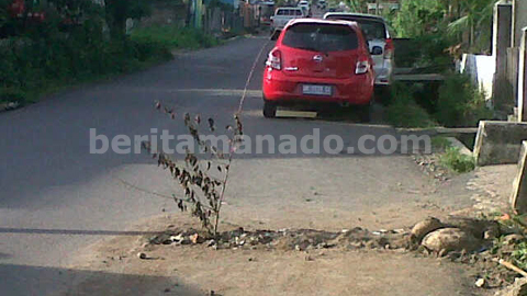 Baru Dibangun Jalan Sudah Rusak