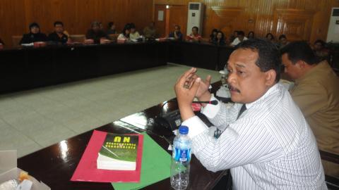 Rhamdani Protes SBY tak Kunjungi Sulut 8 Rhamdani saat hearing bersama Dinas Sosial (foto beritamanado)