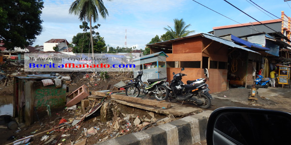 Daerah aliran sungai yang kembali ditempati warga pasca banjir Manado