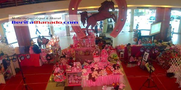 Asesoris Valentine yang dijual di pusat-pusat perbelanjaan di Kota Manado