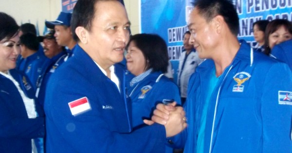 Lucky Korah Menyalami DPAC yang baru dilantik
