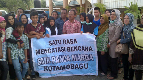 Siswa SMK Panca Marga Bantu Manado