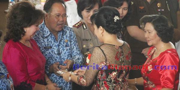 Jantje Sajow - Ivan Sarundajang Tetap Kompak 10 Mendapat Kehormatan