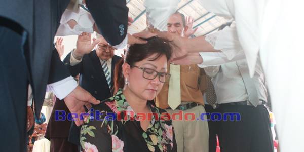 Paula Sinjal Didoakan Hamba Tuhan