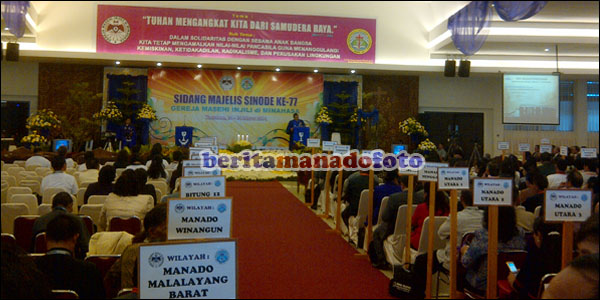 Tampi Pimpin Ibadah Pembukaan SMS GMIM