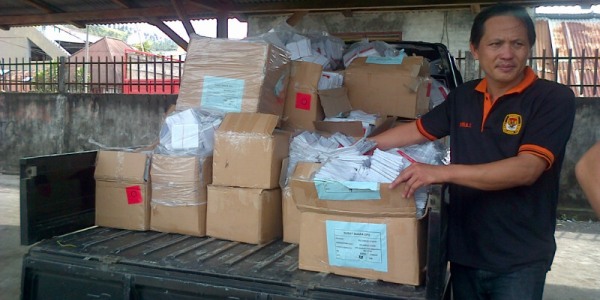 Siswa Dibayar 150 Rupiah Setiap Lembar Surat Suara