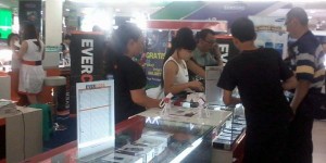 Ayo Cari Handphone Murah di Pameran itCenter Manado