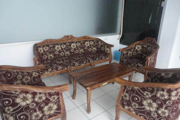 Dilengkapi sofa serta pendingin udara dan exhause (foto beritamanado)
