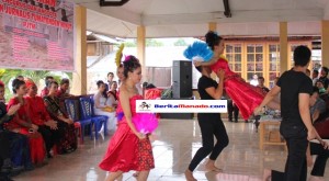 BERITA FOTO: Mamanua Lumalundung Menari Tari Kipas