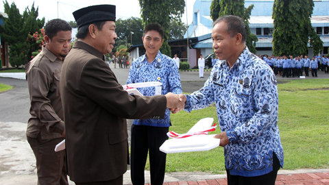 Ratusan Kepsek Tunggangi Motor Matic Hadiah Pemkot