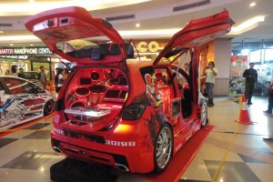 Berita Foto: Mobil Variasi di Mantos Auto Contest