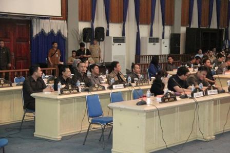 Paripurna DPRD Manado2