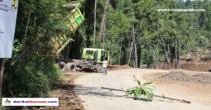 Buka Tutup Jalan Gunung Potong Persulit Warga Mitra