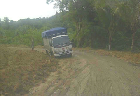 Kontraktor Proyek Pelebaran Jalan Rumbia-Buyat Abaikan Keselamatan Warga