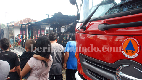 Dua Warung di Wangurer Timur Dilalap Api