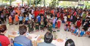 BERITA FOTO: Bupati Sompie Singal Hadiri Hari Anak Nasional