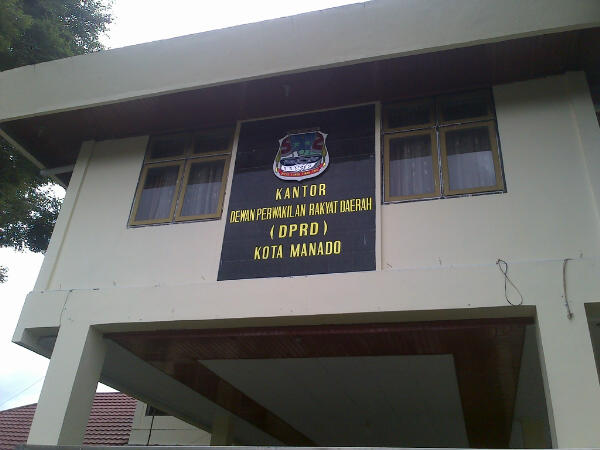 IMG-20140626-00389.jpg Masa Kerja Segera Berakhir, Legislator Manado "Terbang" Lagi