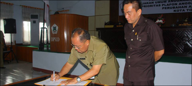 Penandatanganan kesepakatan KUA PPAS APBD Perubahan Kota Tomohon Tahun 2014.