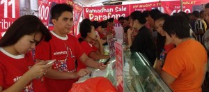 Promo Handphone Rp 111.000 Padat Diserbu Pengunjung