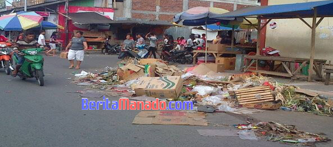 Pusat Kota Amurang Jorok, Dihiasi Sampah Kian Menggunung