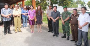 BERITA FOTO: Bupati Minut dan Muspida Tinjau Logistik Pilpres 2014