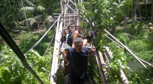 Jembatan Bulu Kuwil Bahayakan Penyebrang, Pemkab Minut ‘Tak Berdaya’