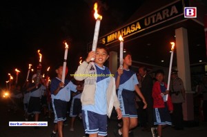 BERITA FOTO: Pawai Obor Meriahkan HUT RI di Minut (2)