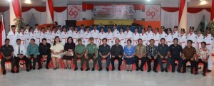 BERITA FOTO: Bupati Singal Kukuhkan Paskibraka Minut 2014