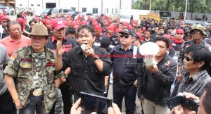 BERITA FOTO: Massa Brigade Manguni Indonesia Demo di BPJN XI