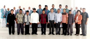 Lepas Calon Haji Mitra, James Sumendap Terima Penghargaan Dari LPTQ