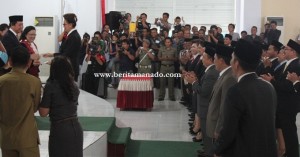 Salami Istri Jadi Anggota DPRD, Bupati Sompie Senyum, Hadirin ‘Suit-Suit’ dan Tepuk Tangan
