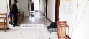 BERITA FOTO: Kantor Camat Ratatotok Dirusak Warga