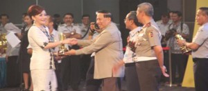 DPRD Minsel Apresiasi, Tetty Paruntu Terima Penghargaan Wahana Tata Nugraha
