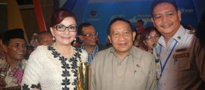 Tetty Paruntu Terima Penghargaan Wahana Tata Nugraha
