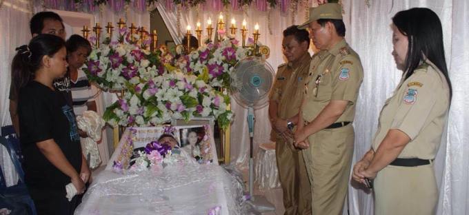 Lurah Singkil 2 Tutup Usia, Wali Kota Lumentut Melayat Rumah Duka