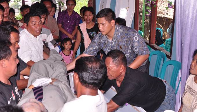 Wawali Mangindaan Melayat di Rumah Duka Mantan Pala Marthin Darundas
