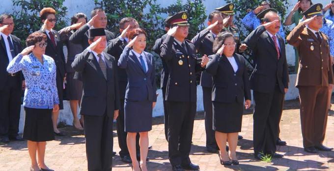 Bupati Minut Pimpin Ziarah di TMP Walanda Maramis
