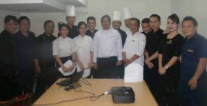 Relly Antusias Ikuti Hygiene Training Chef Handry dari USA