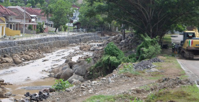 BERITA FOTO: Perbaikan Kanal Sungai Citraland