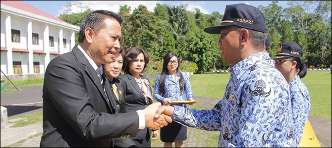 107 Honorer K2 Tomohon Terima SK CPNS