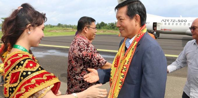 Wali Kota Vicky Lumentut Disambut Secara Adat di Nias
