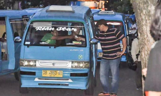 Wawali Mangindaan Survey Langsung Kenaikan Tarif Angkot "Bagaimana Warga Ku...??.."