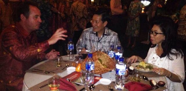 Diundang Dubes dan Konjen, Wali Kota Lumentut dan First Lady Hadiri Hajatan Thanks Giving Di Banyuwangi 10 1533945_10203290598734131_8876687242748191169_n