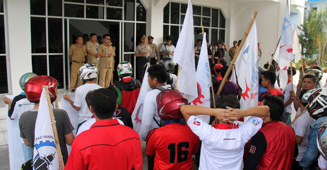 Dalam Sehari Kaloh Terima Dua Demo Buruh