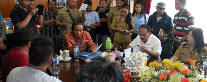 Sondakh ketika menerima aspirasi nelayan (foto ist)