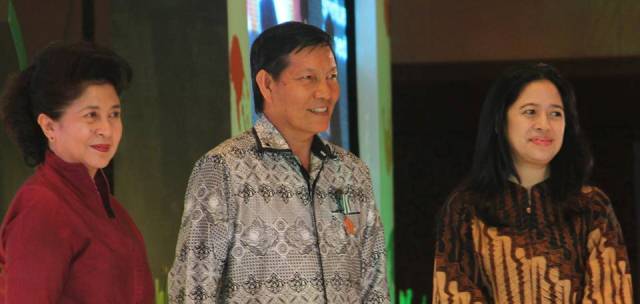 Wali Kota Lumentut Terima Penghargaan Ksatria Bakti Husada 2014 10 vicky lumentut