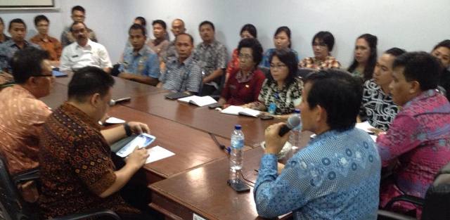 Kebut Agenda Bersama DPRD, Wali Kota Lumentut Beri Motivasi Bagi PNS 11 v4
