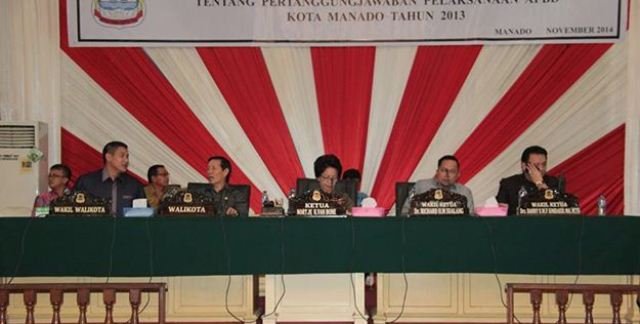 Wali Kota Lumentut Bacakan Ranperda Pertangungjawaban Pelaksanaan APBD 2013 10 vqai2