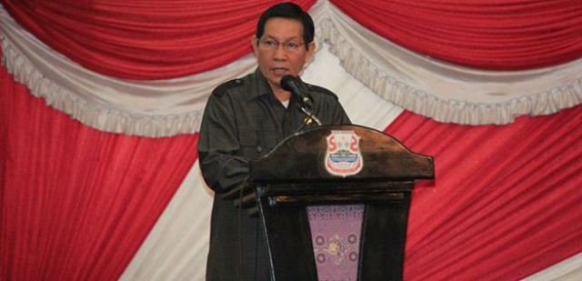 Wali Kota Lumentut Bacakan Ranperda Pertangungjawaban Pelaksanaan APBD 2013 9 vqai5