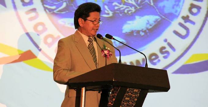 Prof Dr Adrian Umboh Resmi Nahkodai Kedokteran Unsrat